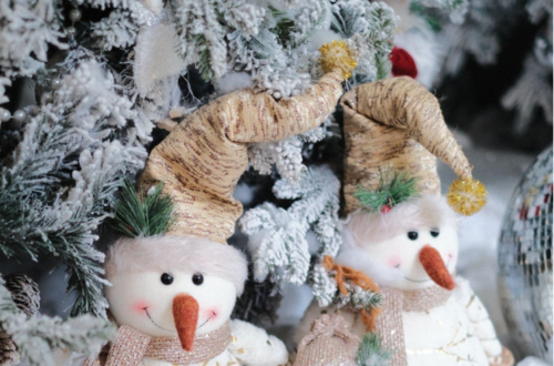 Keep your Flocked Christmas Tree Spotless: Cleaning Tips for a Strong Immune System